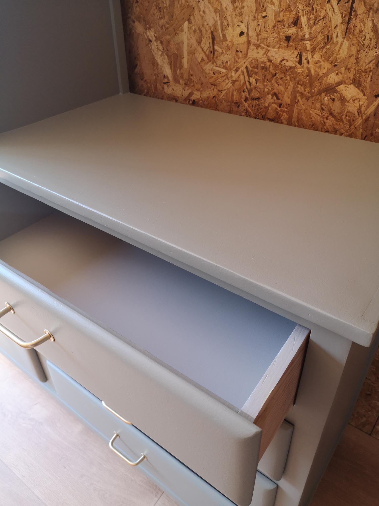 Asymmetrical cabinet compass feet