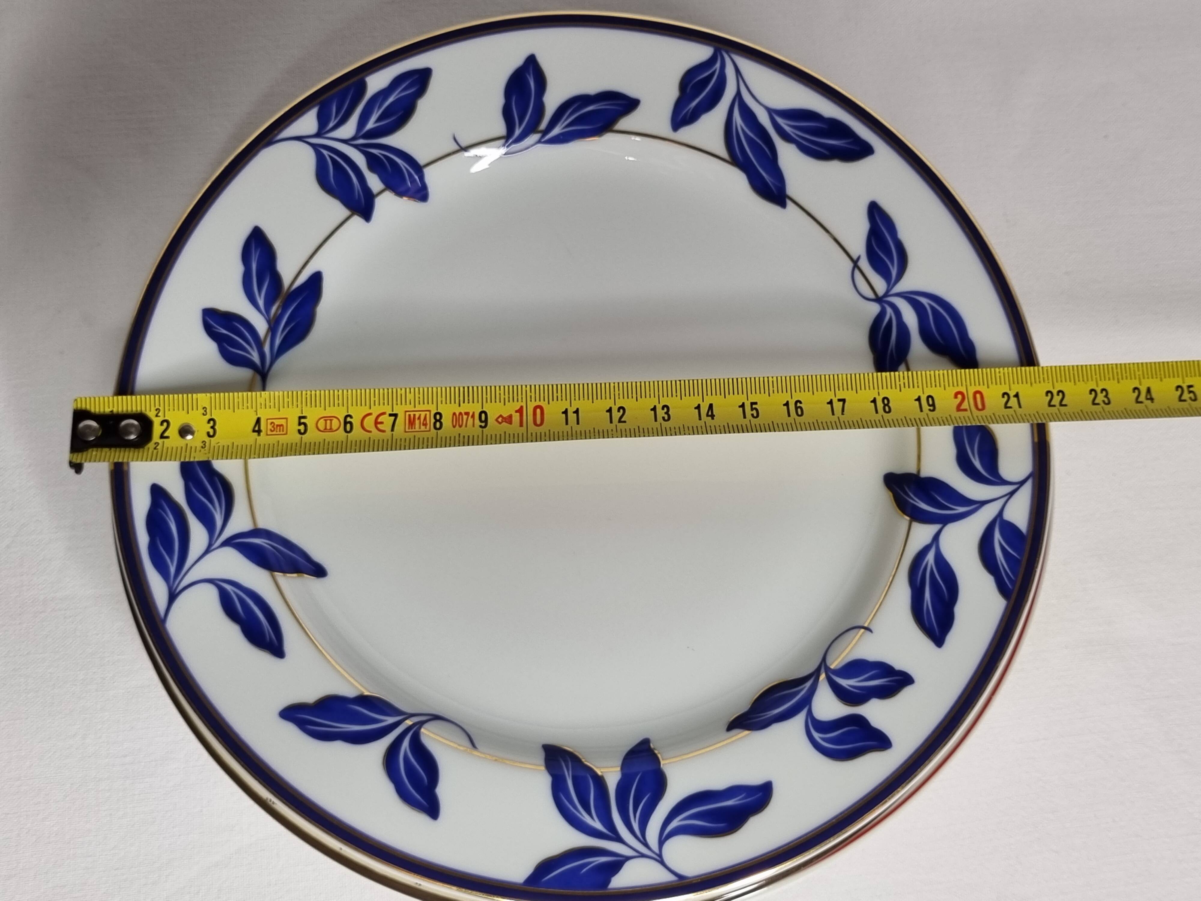 Set of 6 porcelain plates, floral and fruit patterns, 20 22 cm