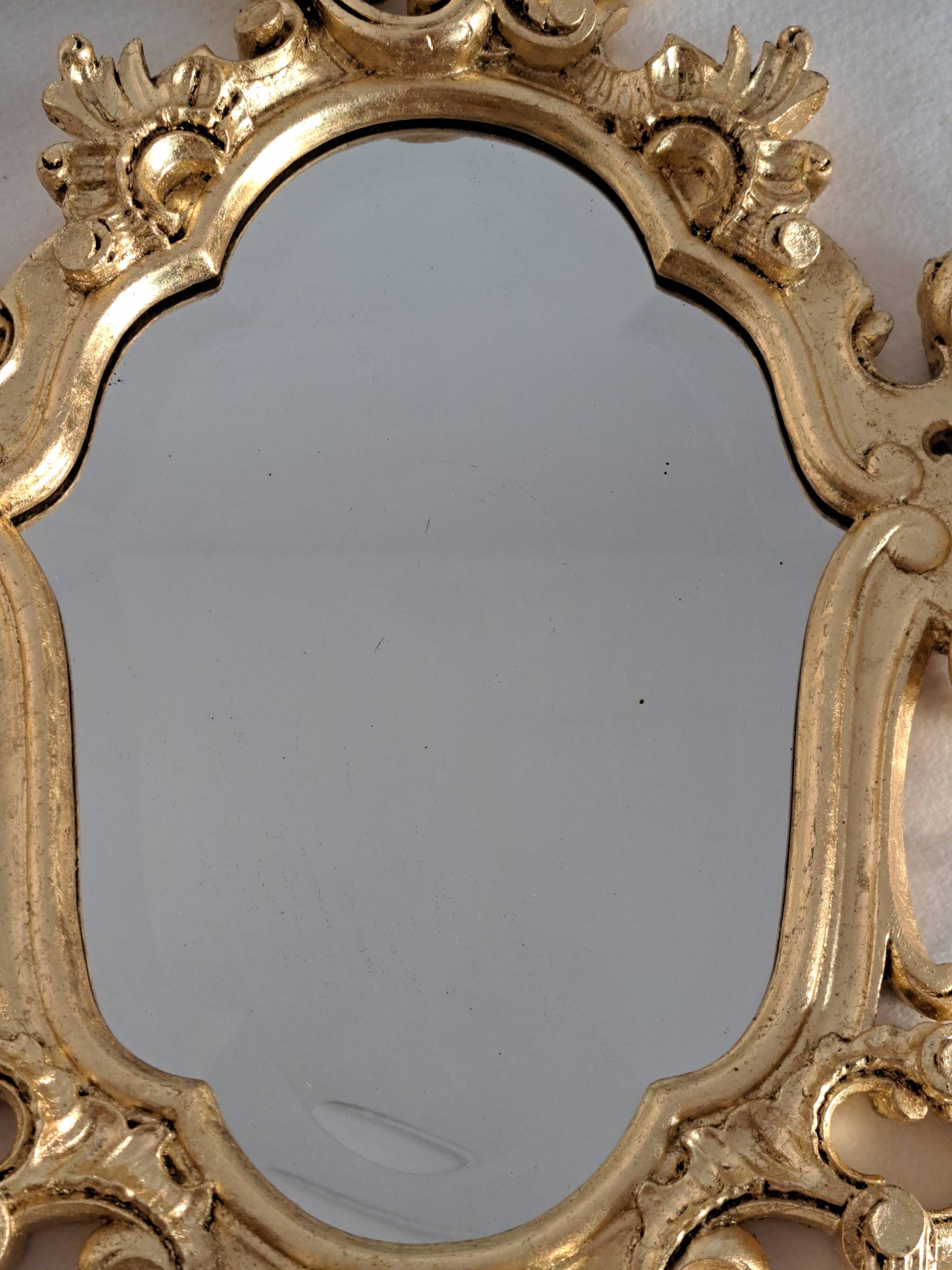 Miroir en bois et doré à la feuille doré