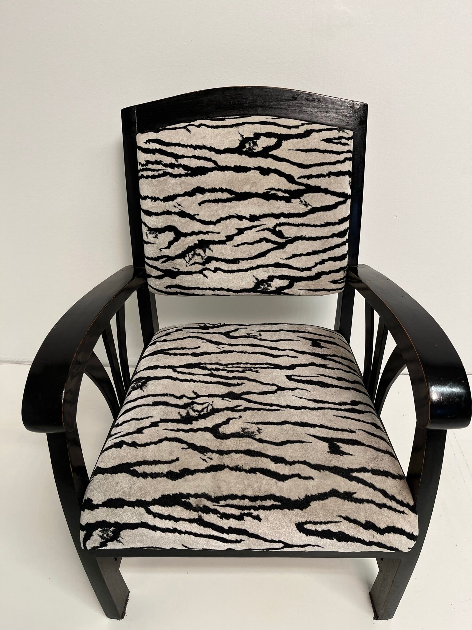 Armchair style Louis XV zebra