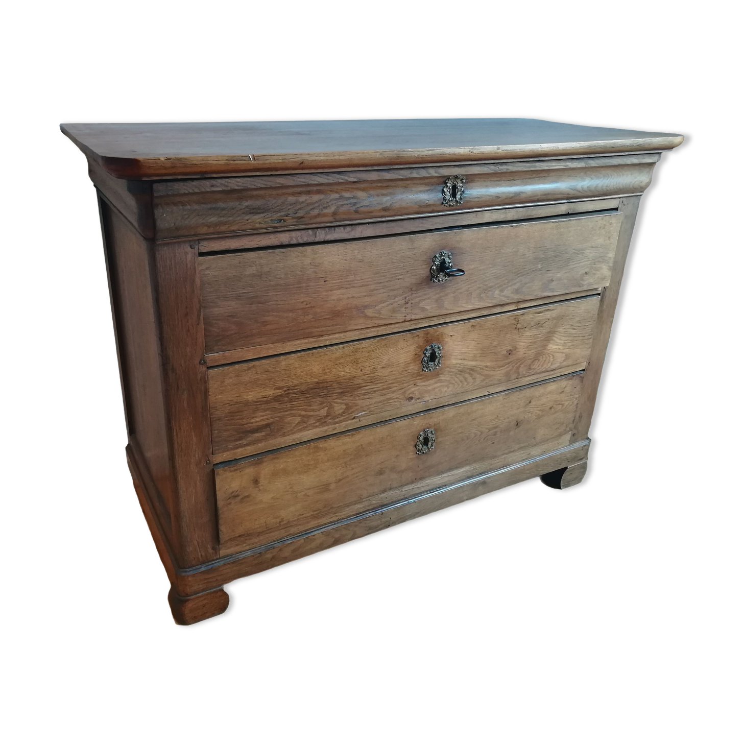Commode en chêne blond mouluré