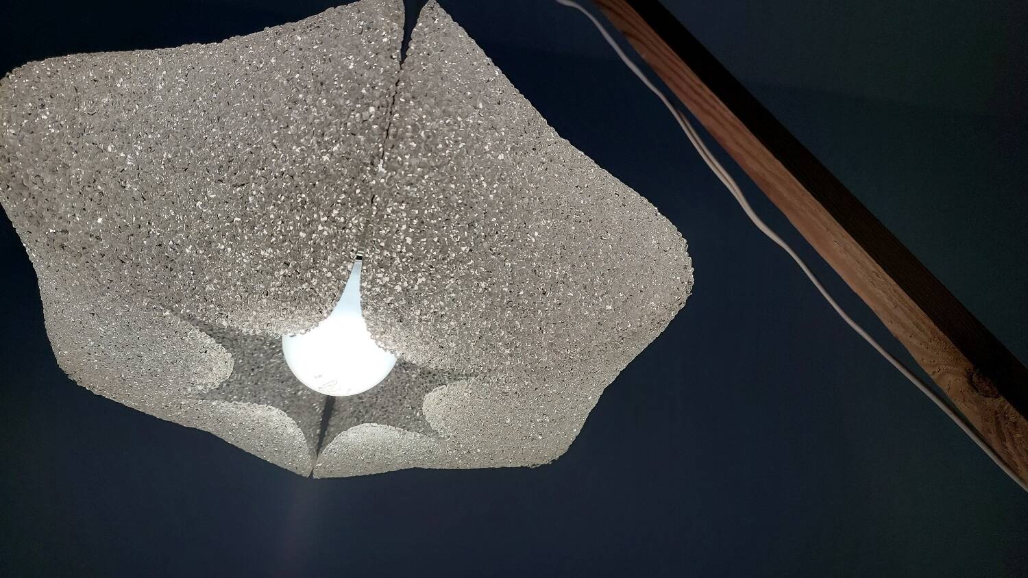 Suspension en perspex