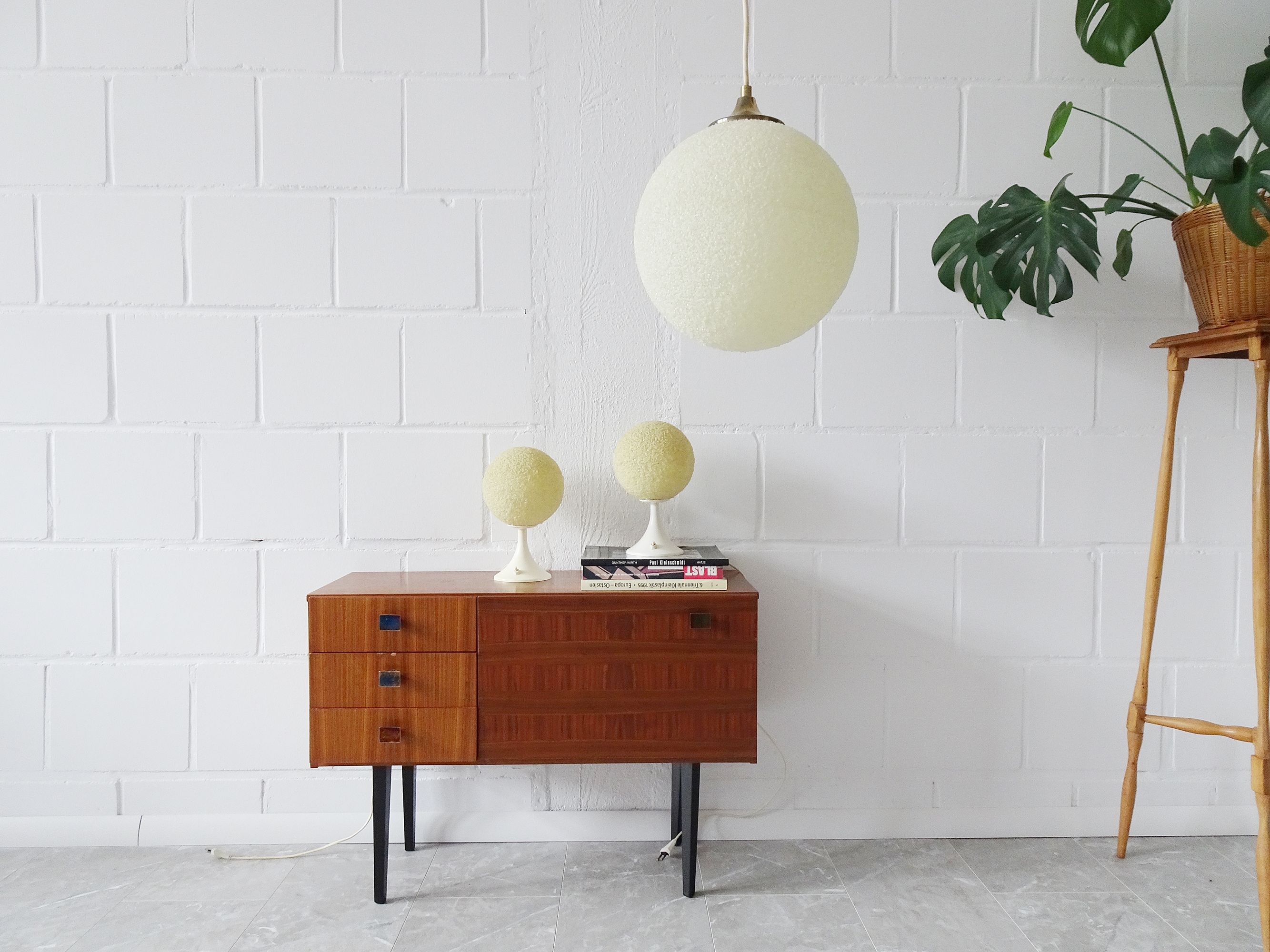 Bedside lamp set made of plastic granulate