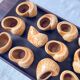 Coquilles à escargot en céramique vintage Made in France et plateau en acajou style scandinave