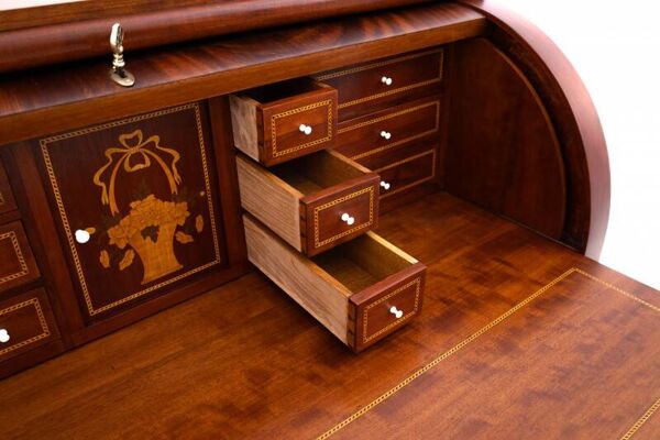 Secrétaire ancien, Scandinavie, vers 1890. Après restauration.