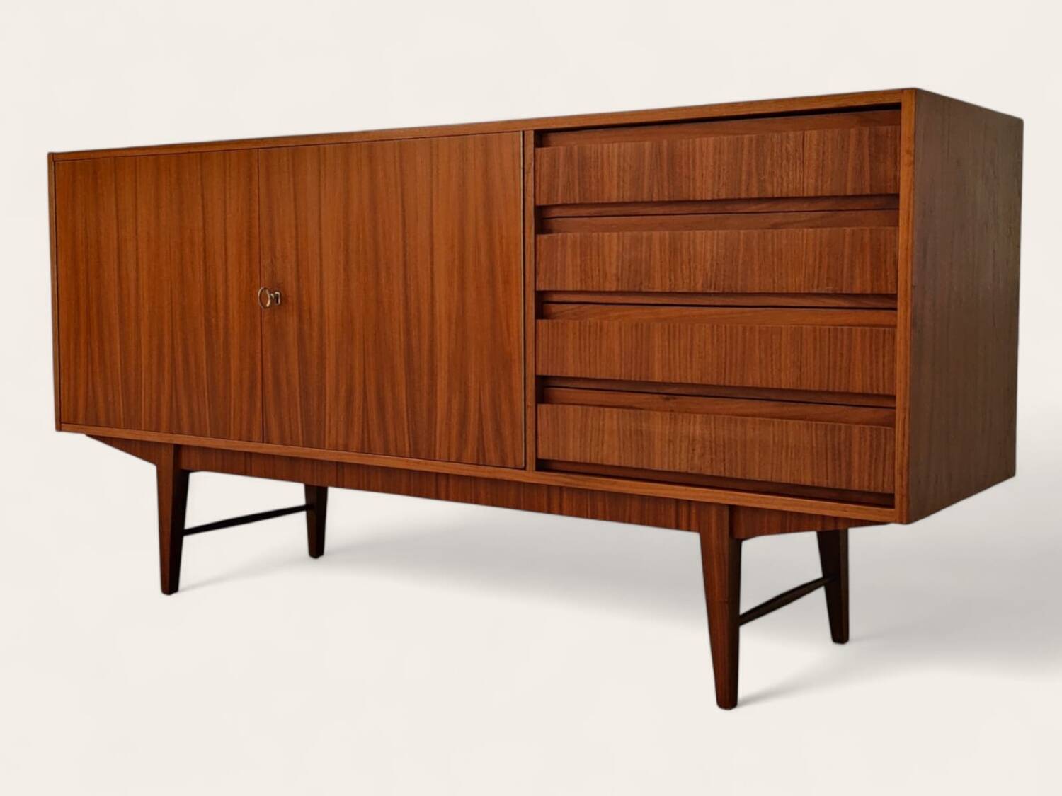 Buffet du milieu du siècle