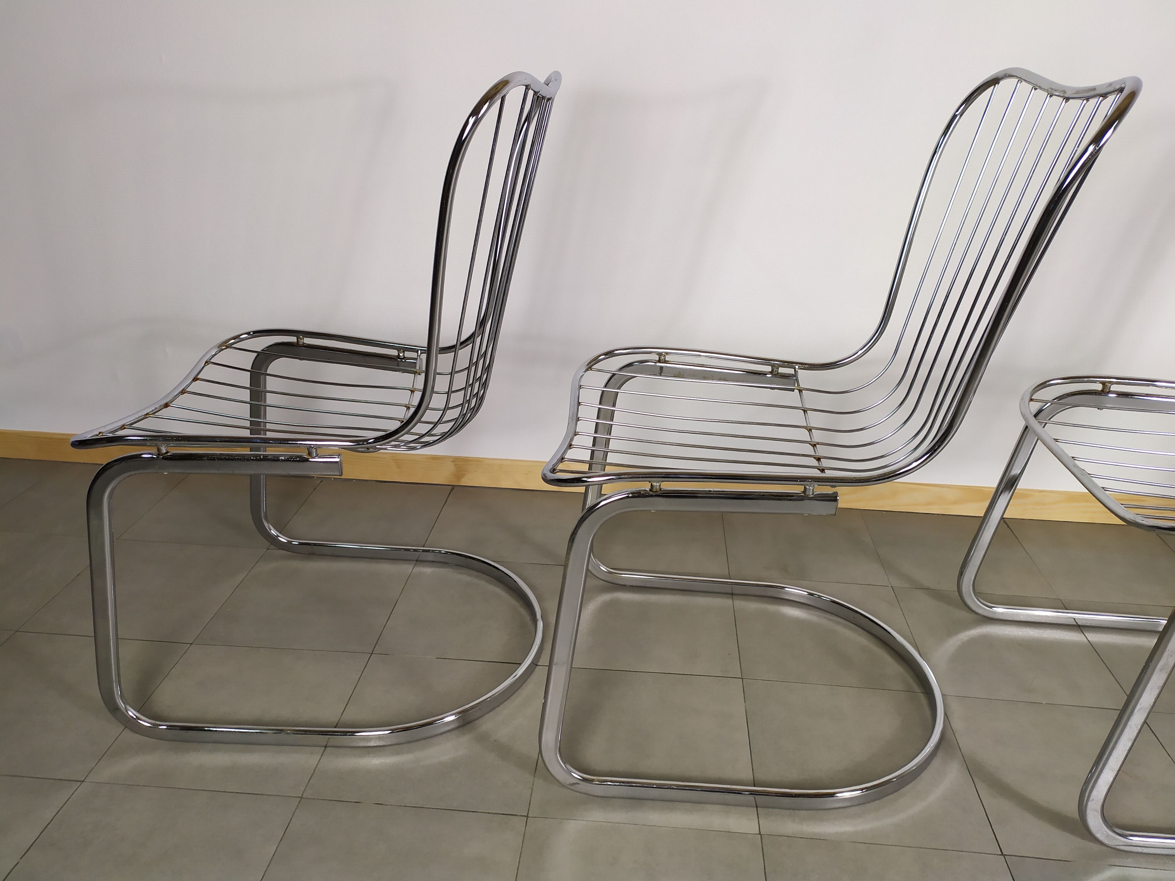 Lot de 4 chaise design en métal chromé années 70