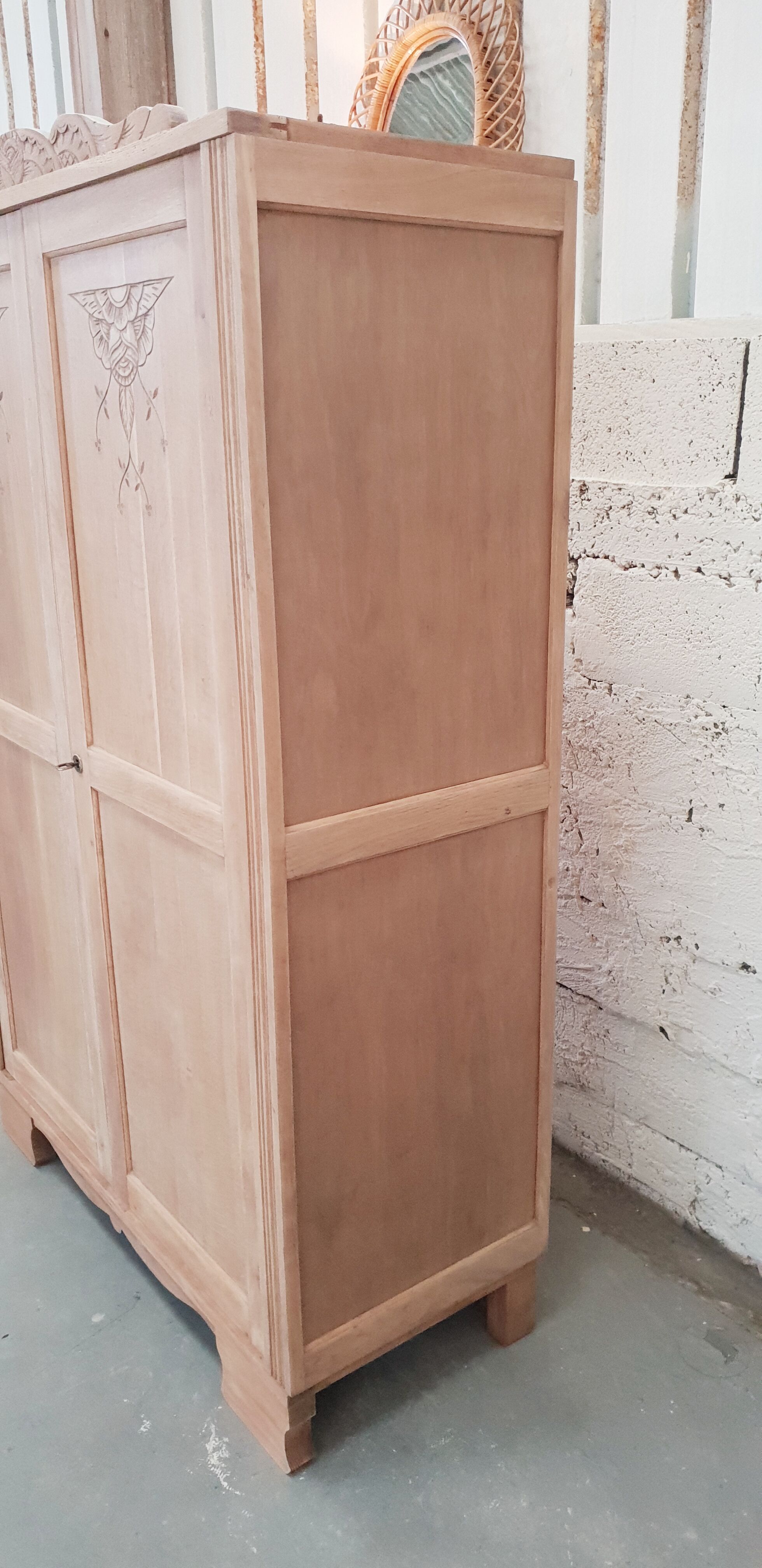 Vintage cabinet