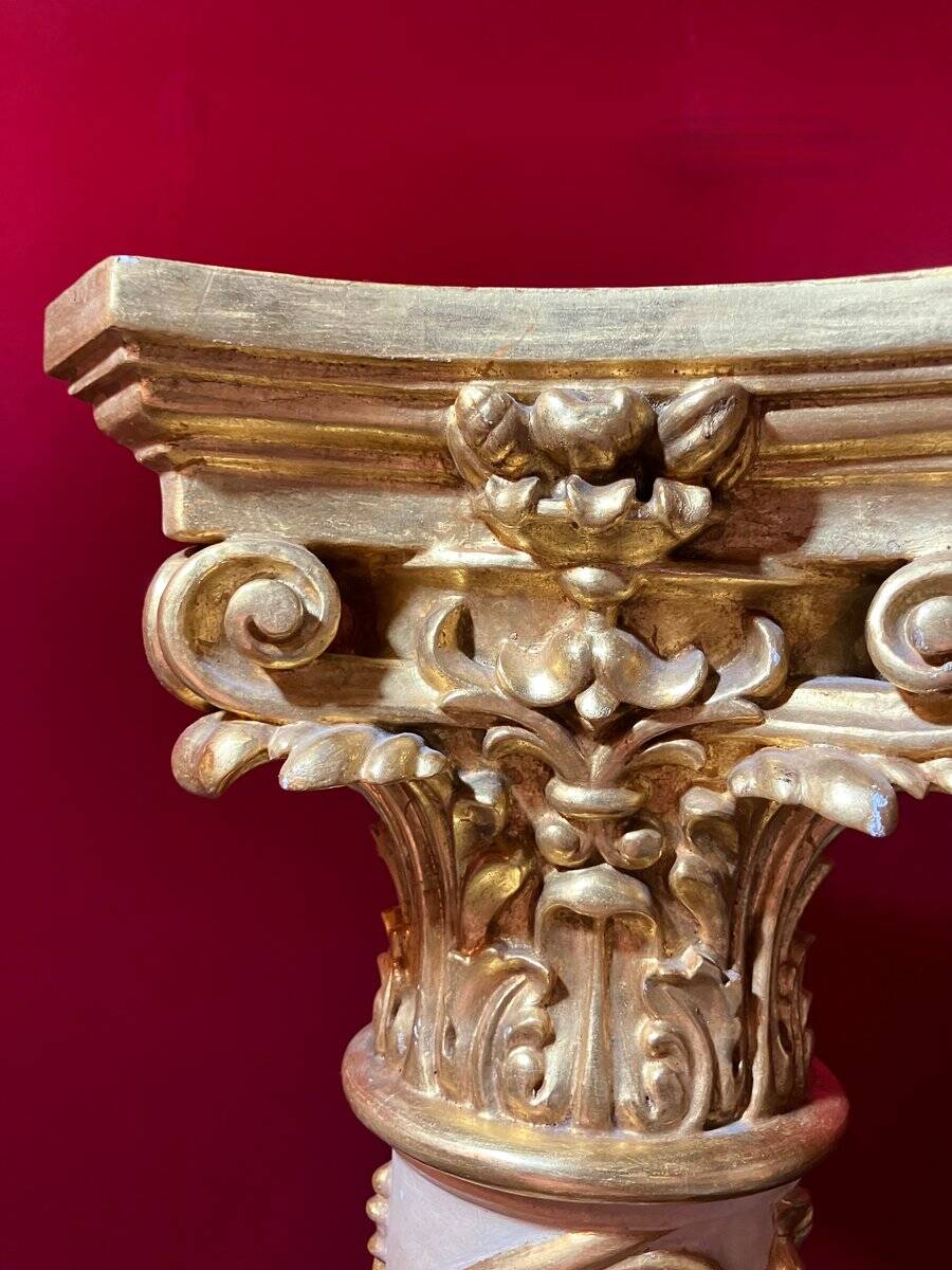 Italian Pedestal Column in White Lacquer and Gold Leaf
