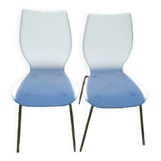 Paire de chaises blanches en plexiglas