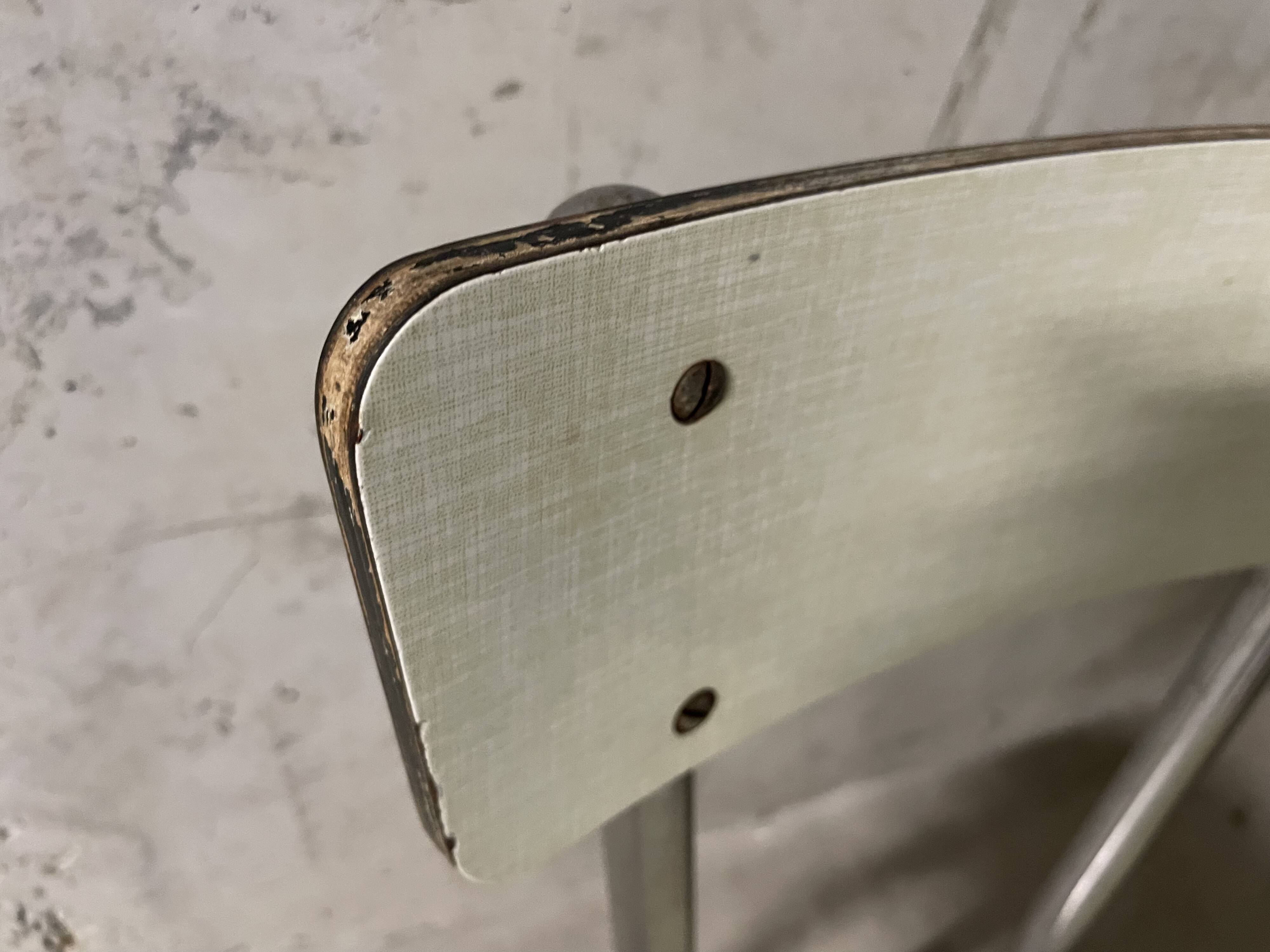 Chaise en formica années 50