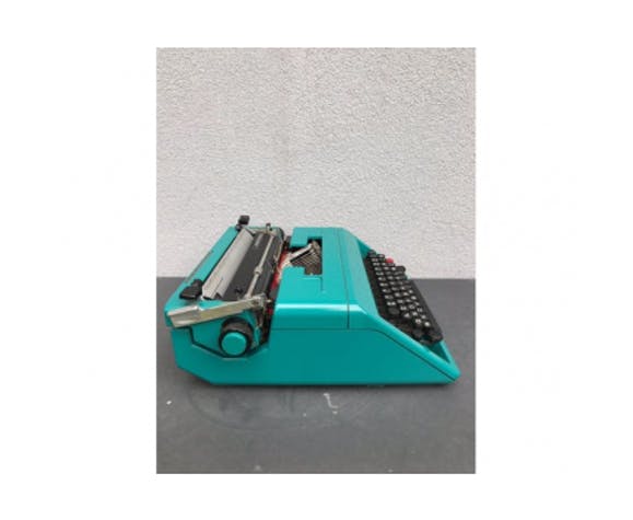 Olivetti typewriter model "Studio 45"