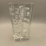 Vase en cristal épais Daum. Décor sculpté forme moderniste. 1960 - 70