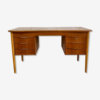 Scandinavian desk