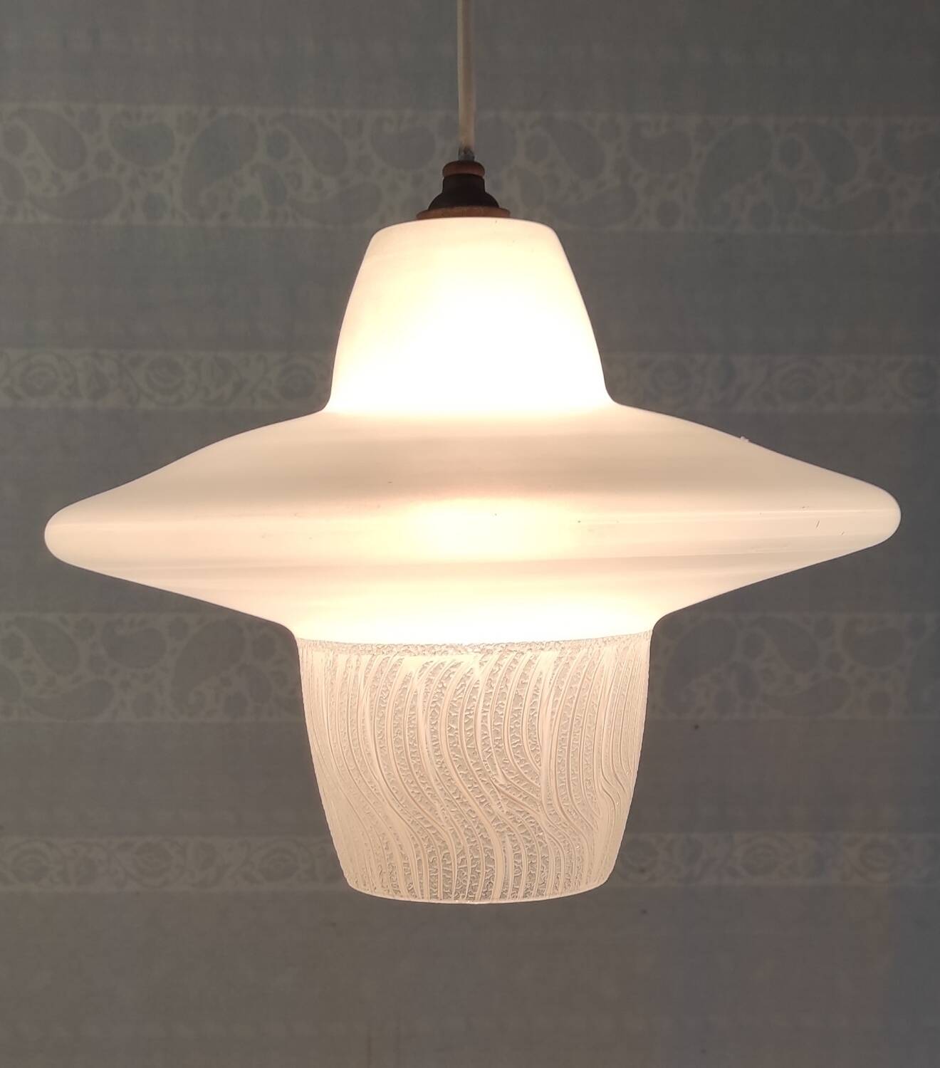 UFO pendant light in etched glass - 50s/60s