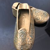 Shoe ashtrays