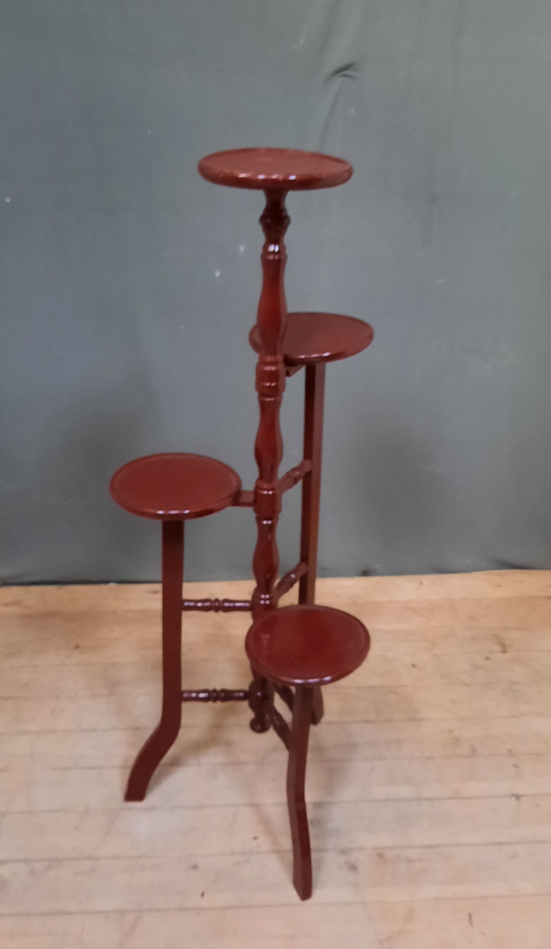 Pot door in red lacquered wood