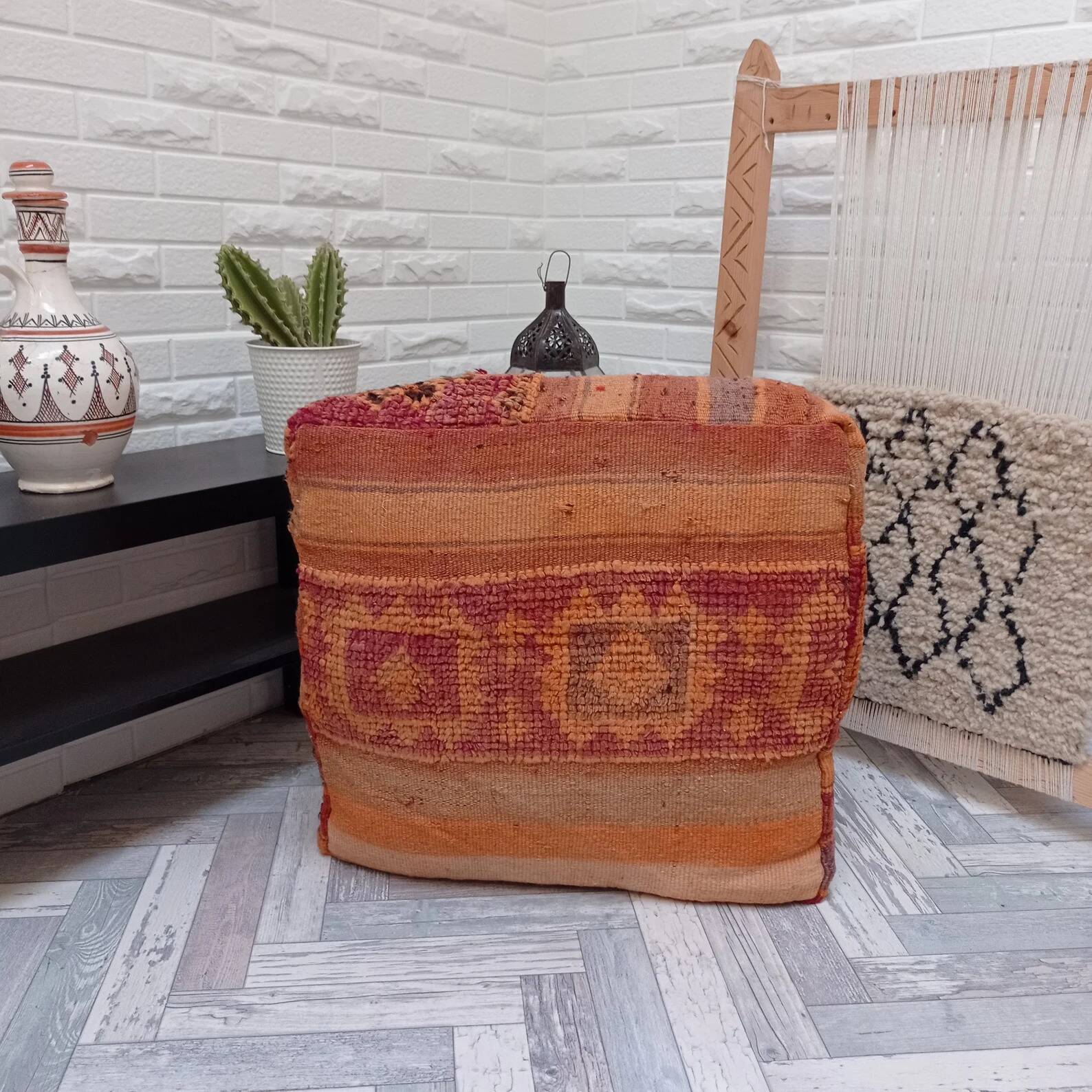 Handmade Berber pouf in wool 60 X 60 X 20 CM