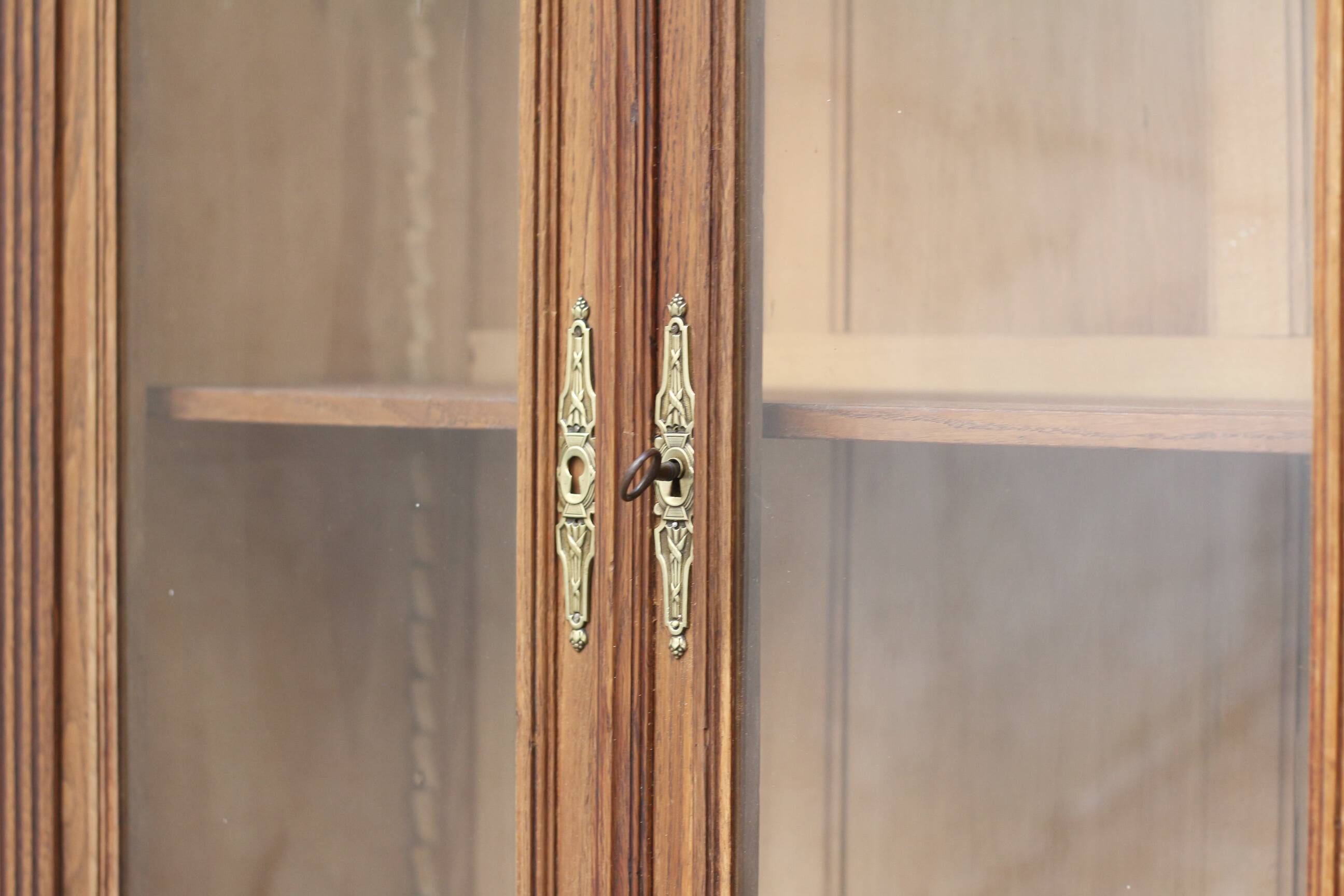 Belle armoire parisienne en chêne (début XXeme).