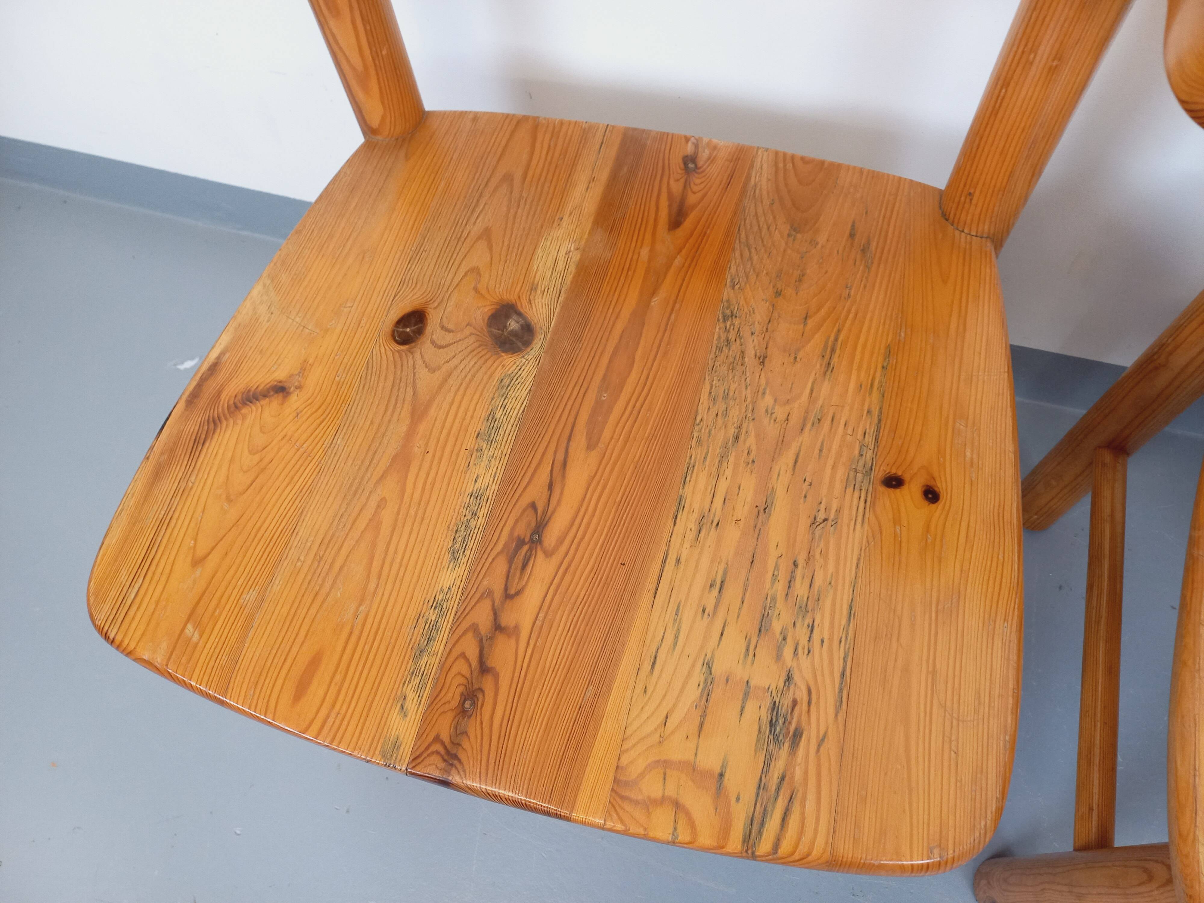 Set of 4 armchairs in pine from the 60s and 70s