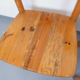 Suite de 4 fauteuils en pin des années 60 70