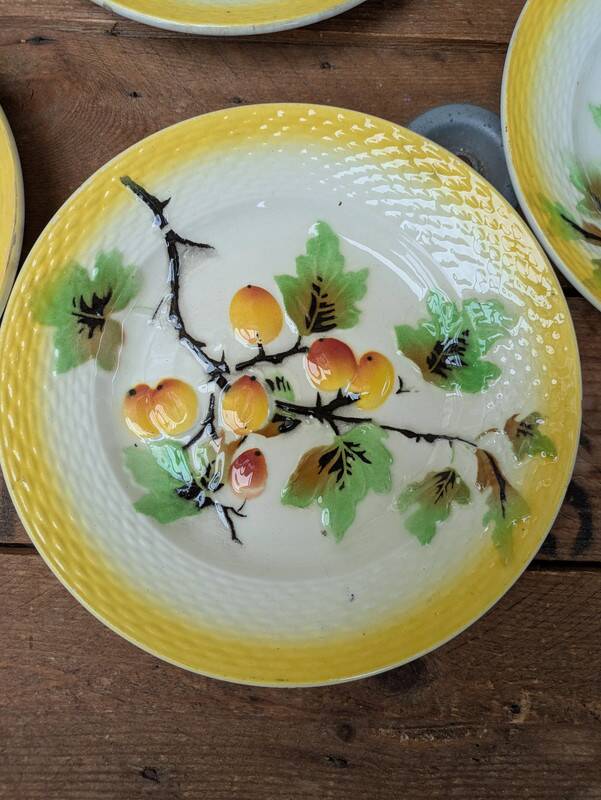 Set of 8 small fruit slip plates Orchies Moulin des Loups