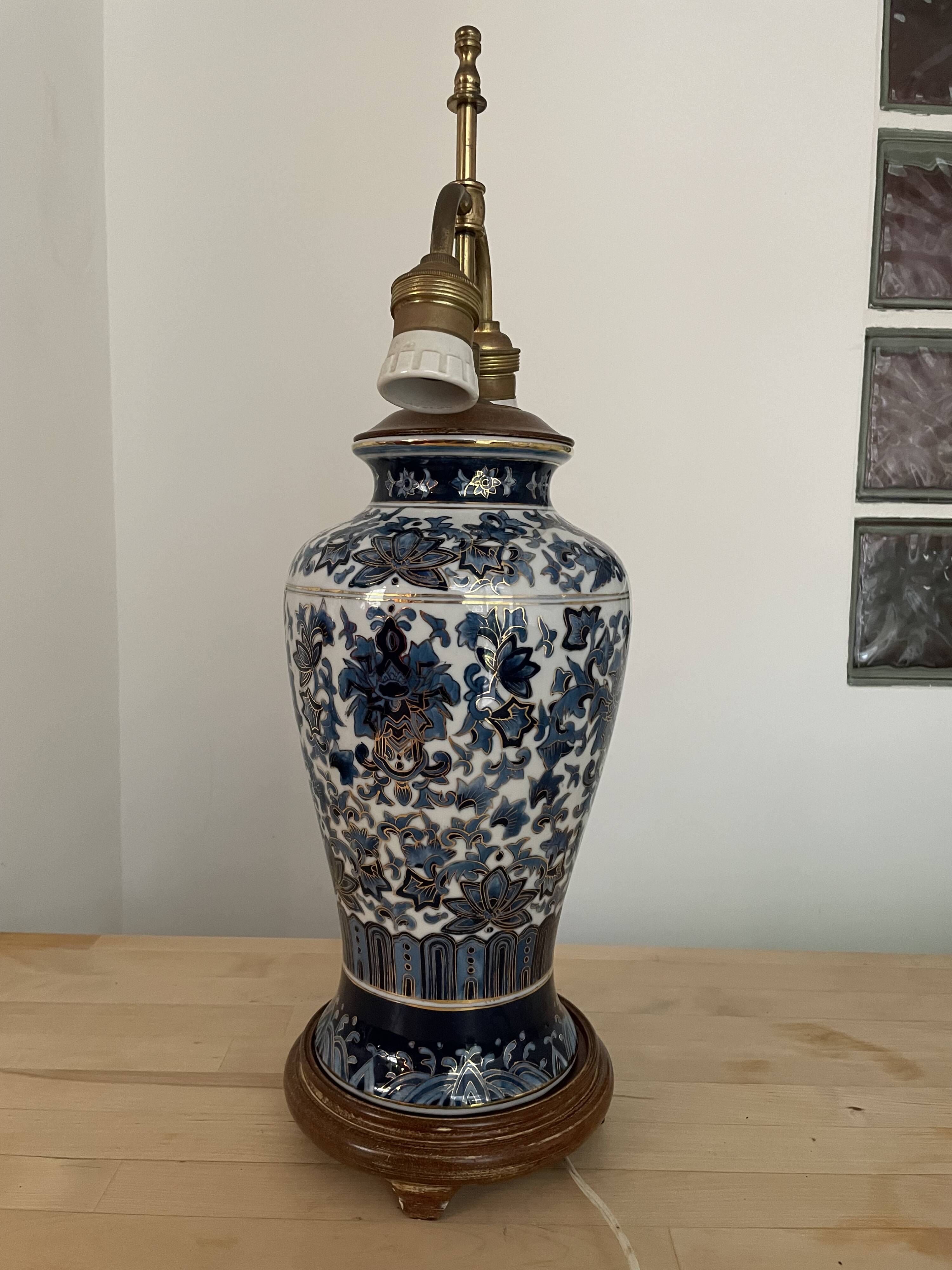 Chinese porcelain table lamp