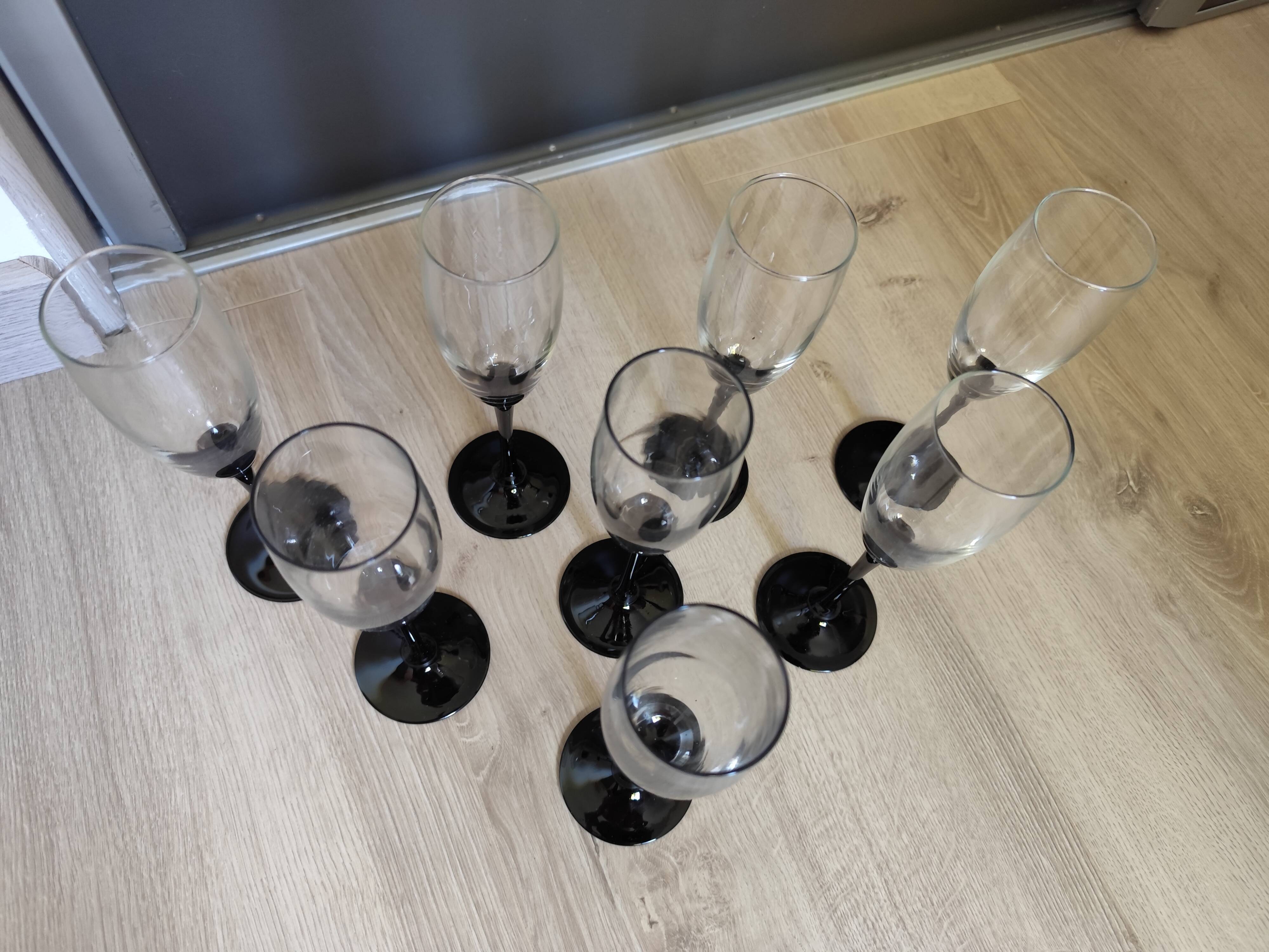 8 Luminarc champagne flutes from the 70s