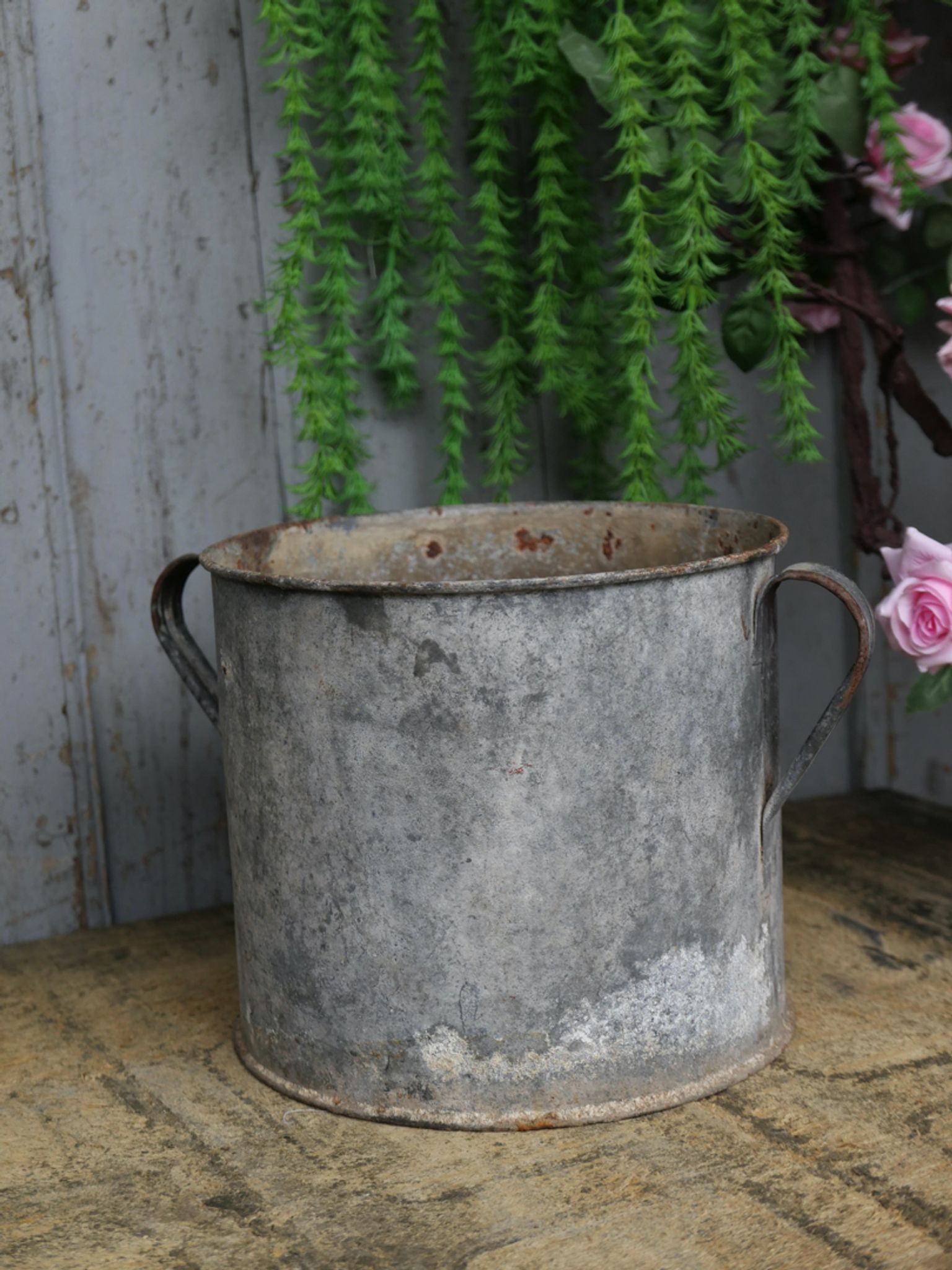 Cache pot en zinc