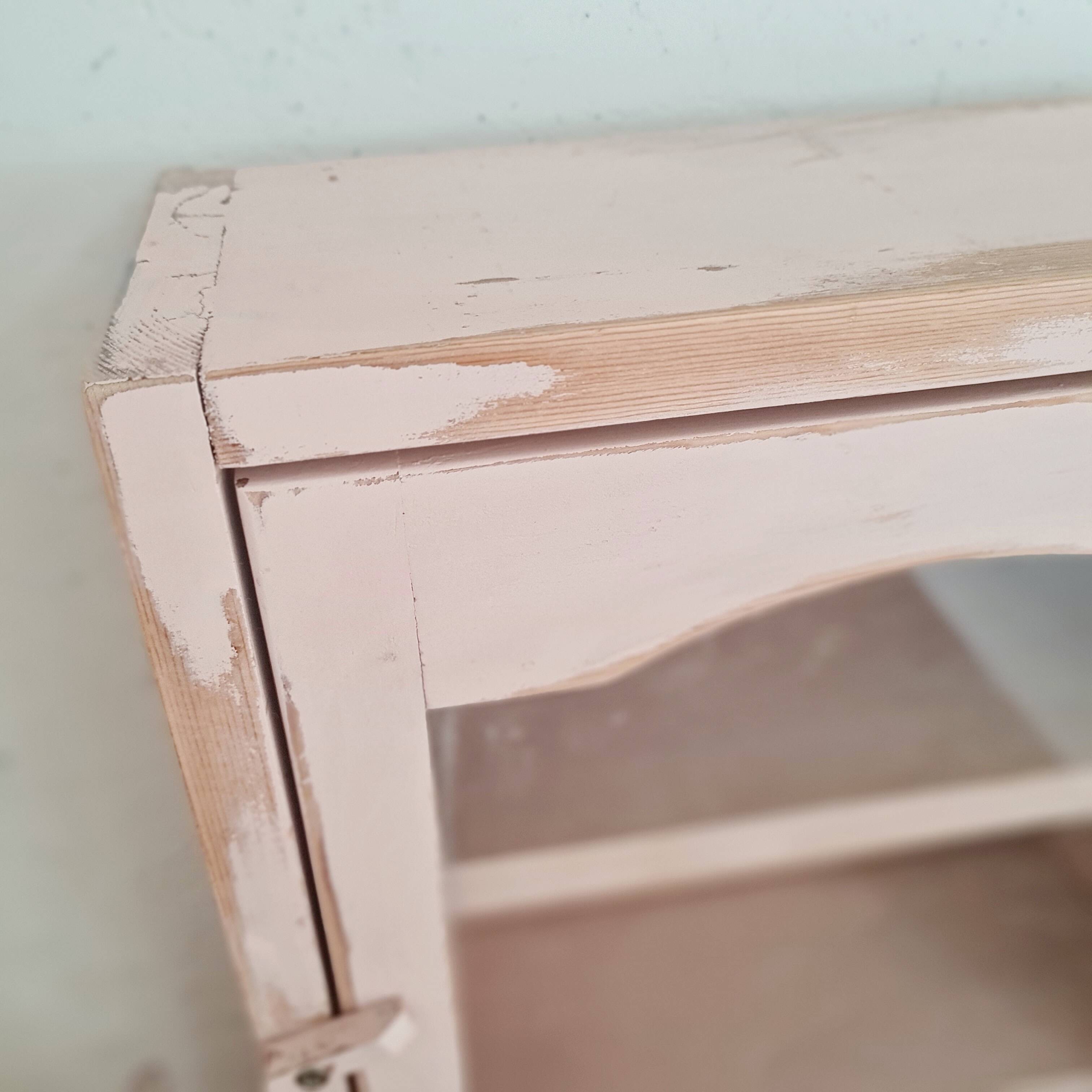 Medicine cabinet in patinated pink wood