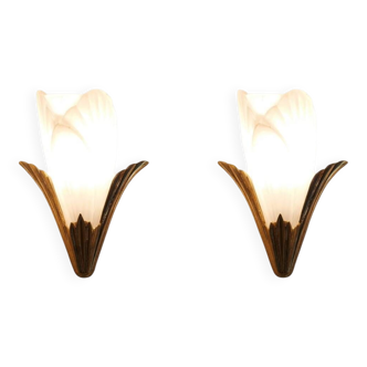 Pair of Art Deco "feather" wall lights in frosted glass
