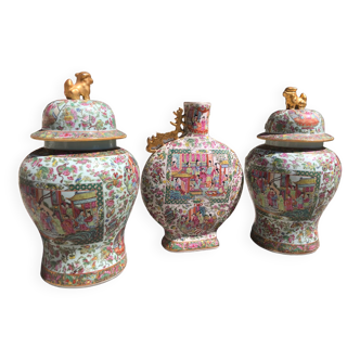 Set of chinese porcelain vases