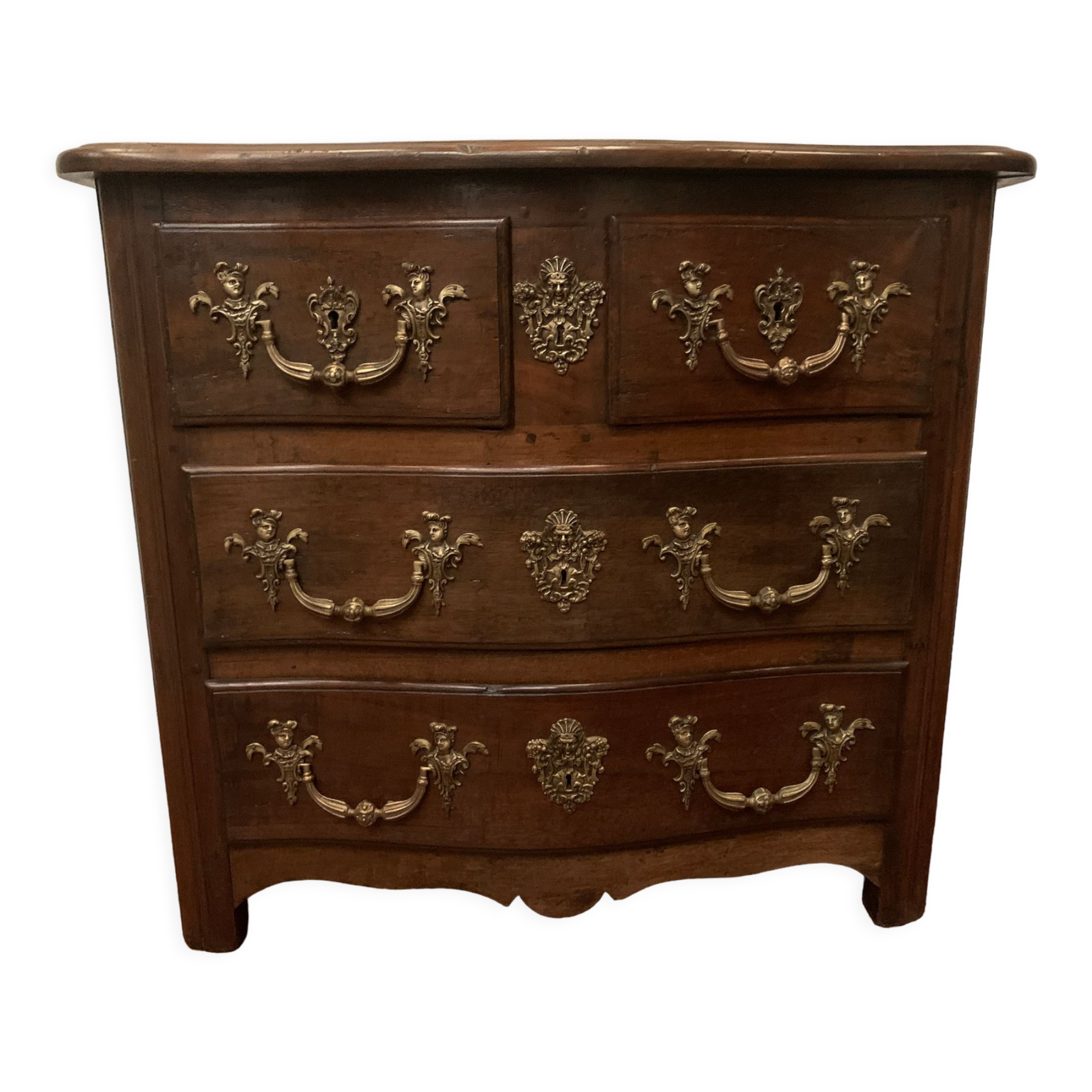 Commode provinciale en noyer massif xviii siècle