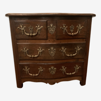 Provincial chest of drawers in solid walnut xviii century