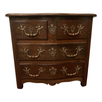 Commode provinciale en noyer massif xviii siècle