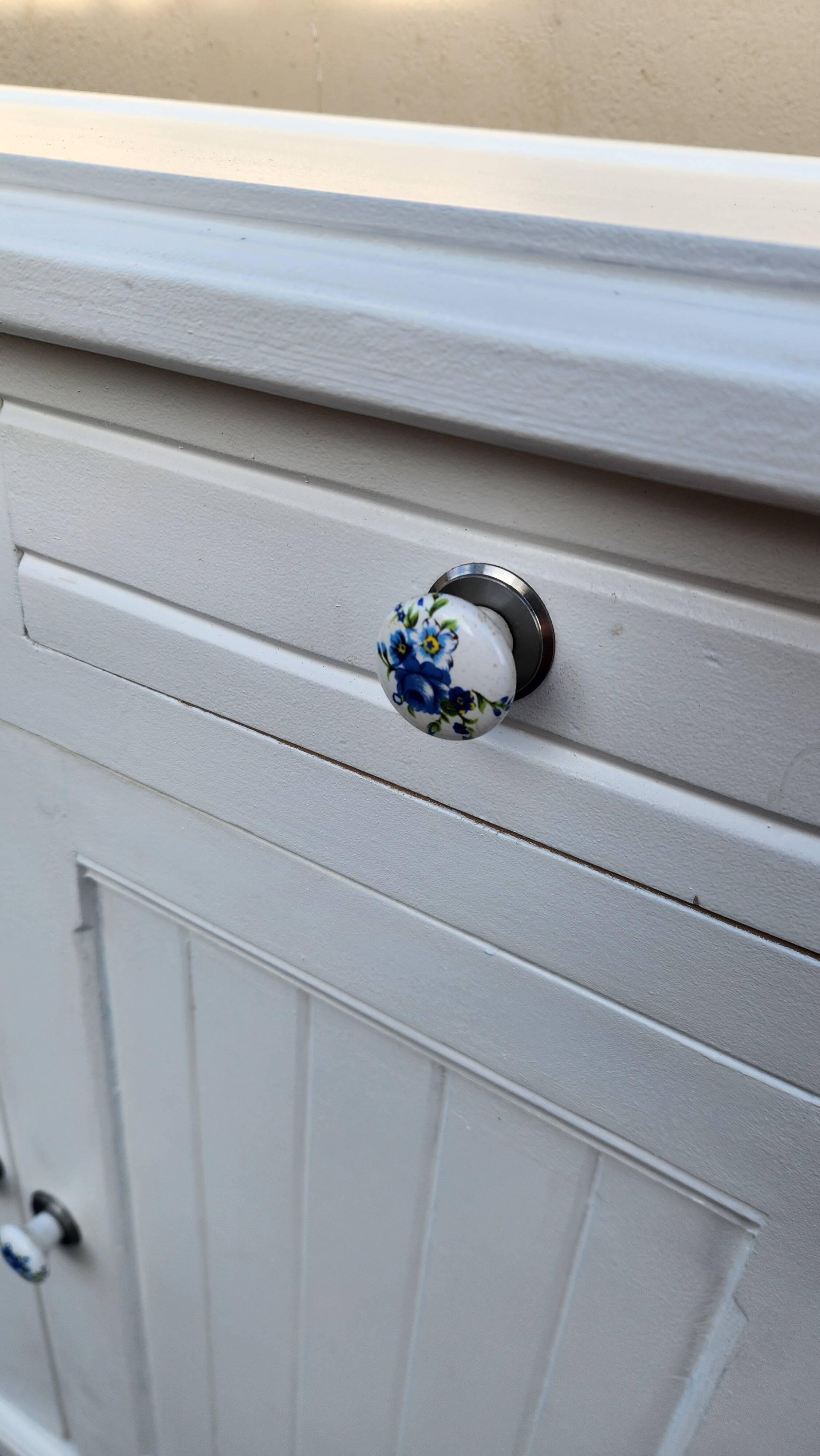 very beautiful white Parisian-style furniture from the 1970s/80s