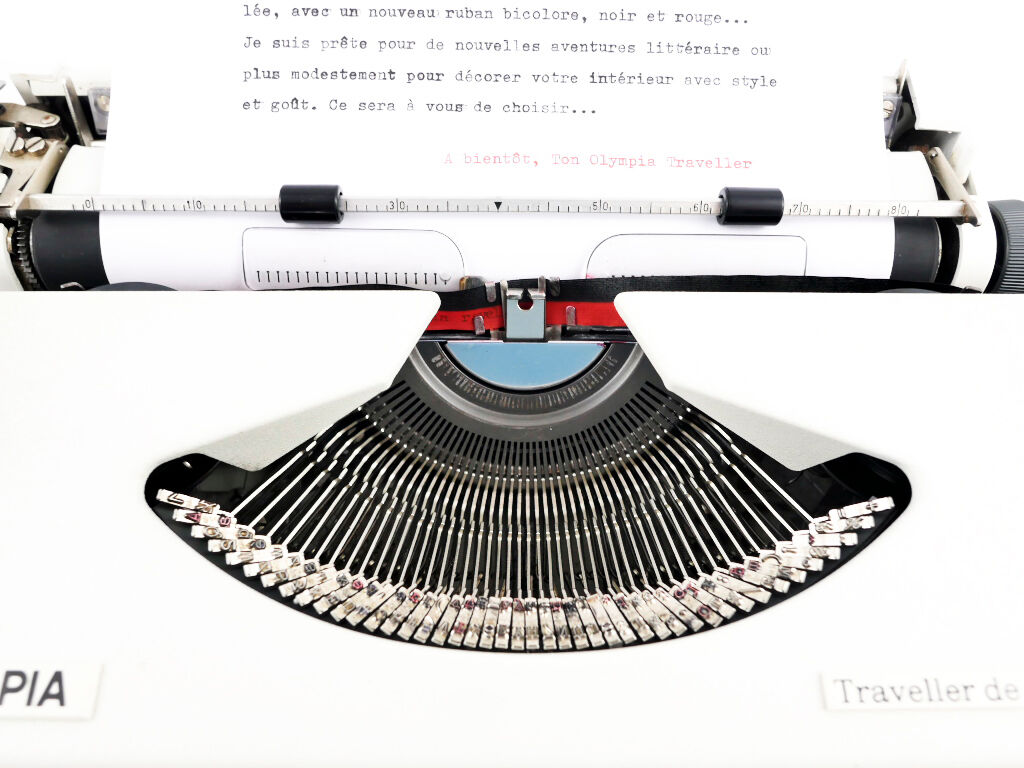 Typewriter, olympia traveller luxury  white