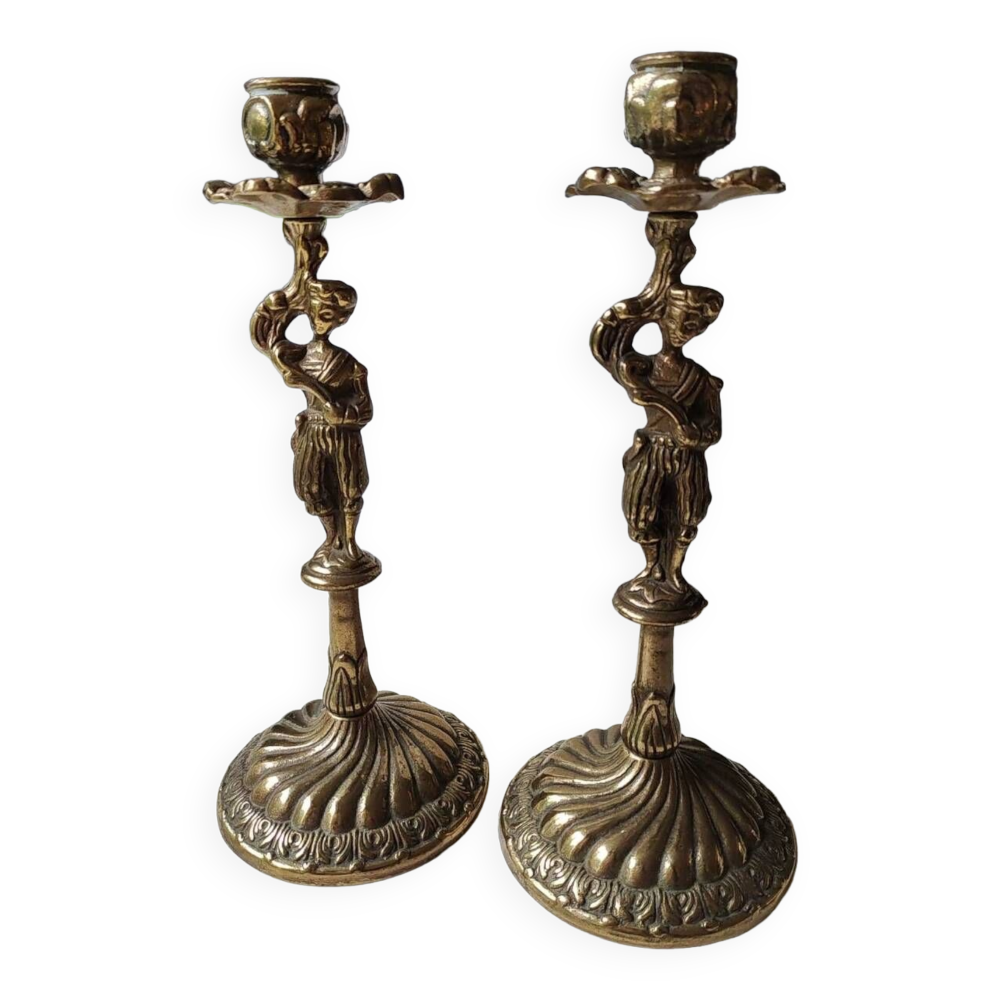 Pair of anthropomorphic candlesticks/Servants of the king holding the flame. In gilded bronze