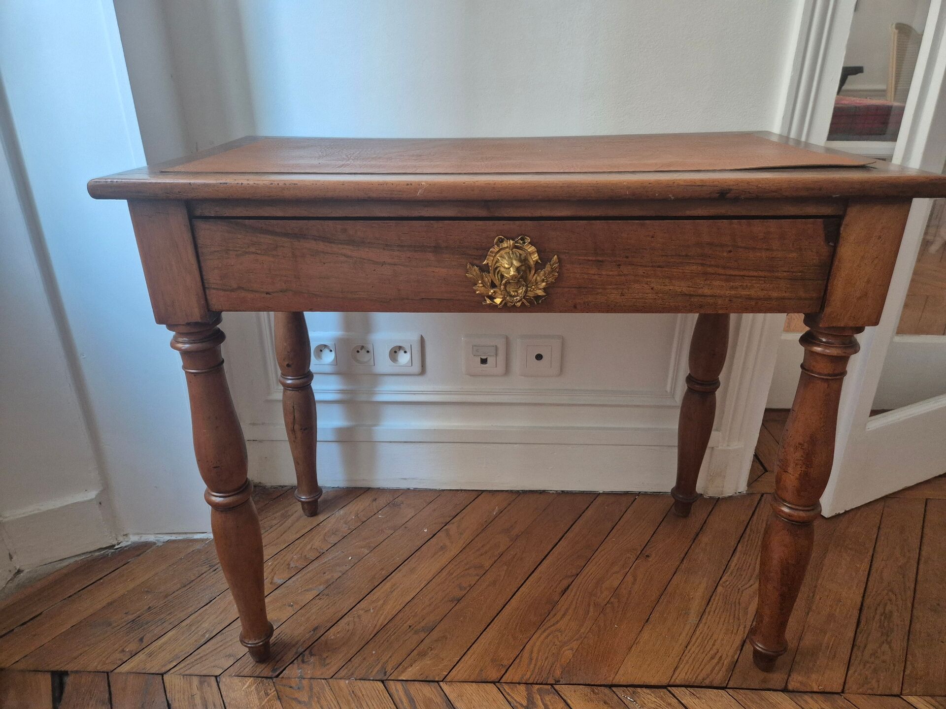 Small Jacob desk in walnut, 19th century.