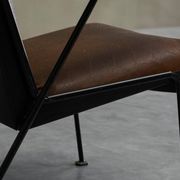 Modernist Dutch lounge chair in enamelled steel and leather from the 1950s.