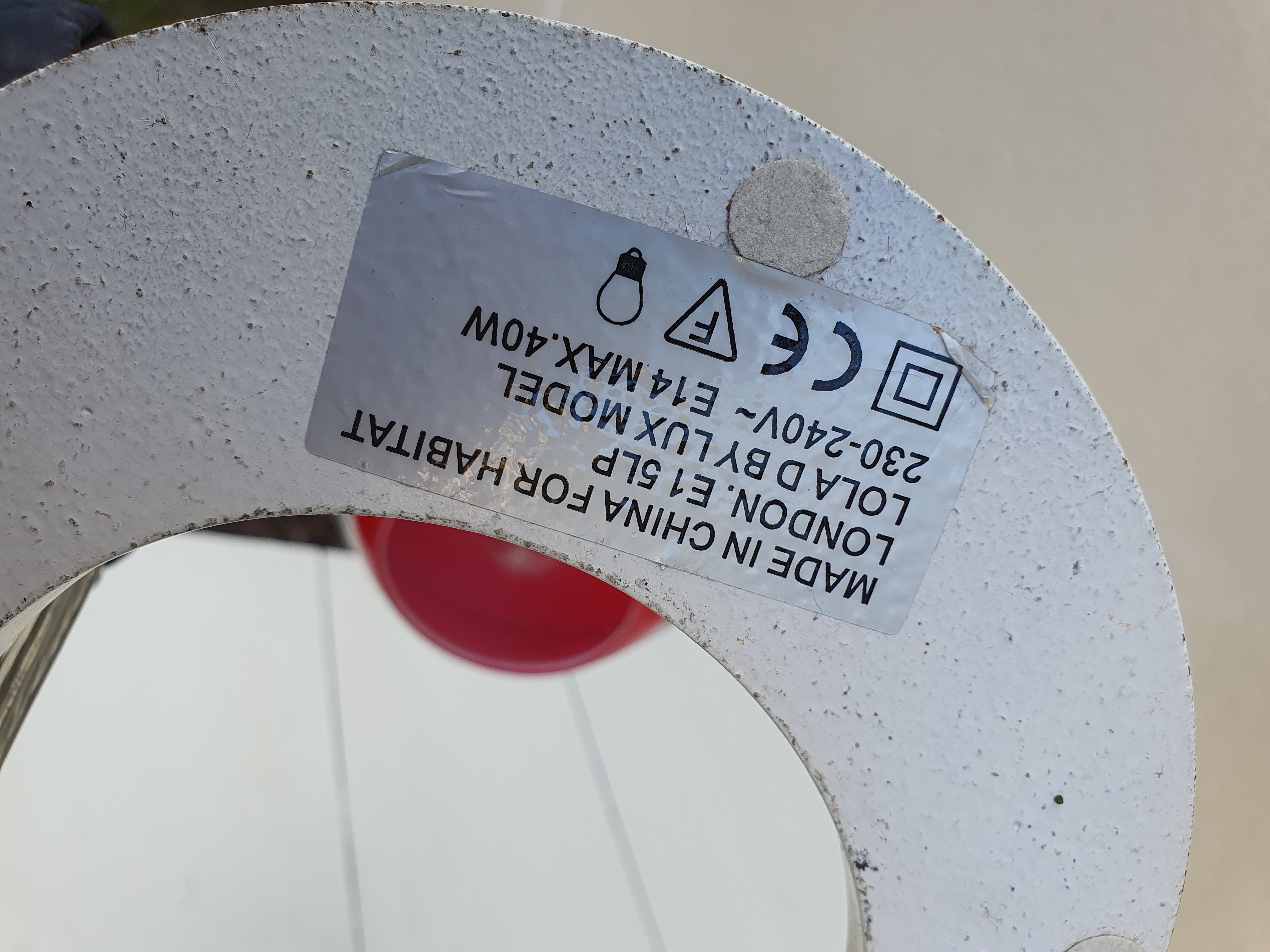 Desk lamp gnaws Eyeball Habitat