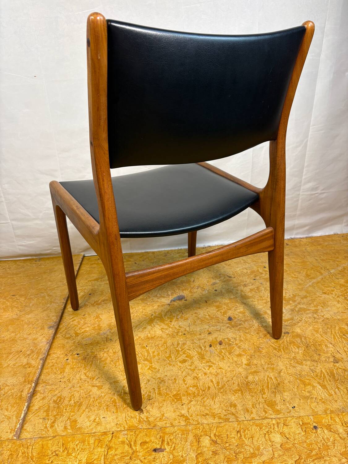 Mid-Century Retro Set of 8 Dining Chairs by Johannes Andersen for Uldu
