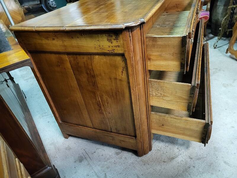 17th century cherry wood 3-drawer chest of drawers