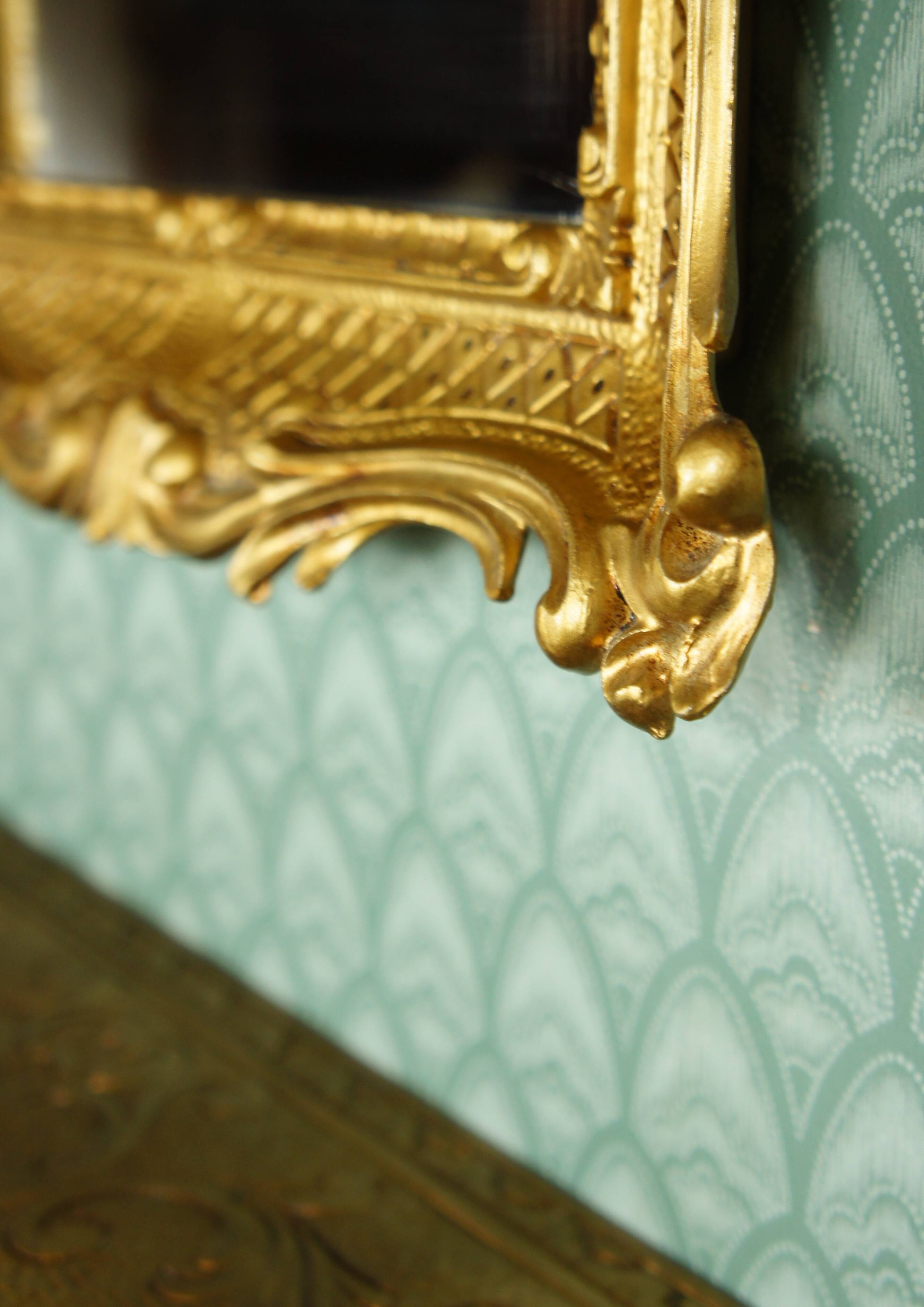 Entrance console & mirror sound, gilded around 1970