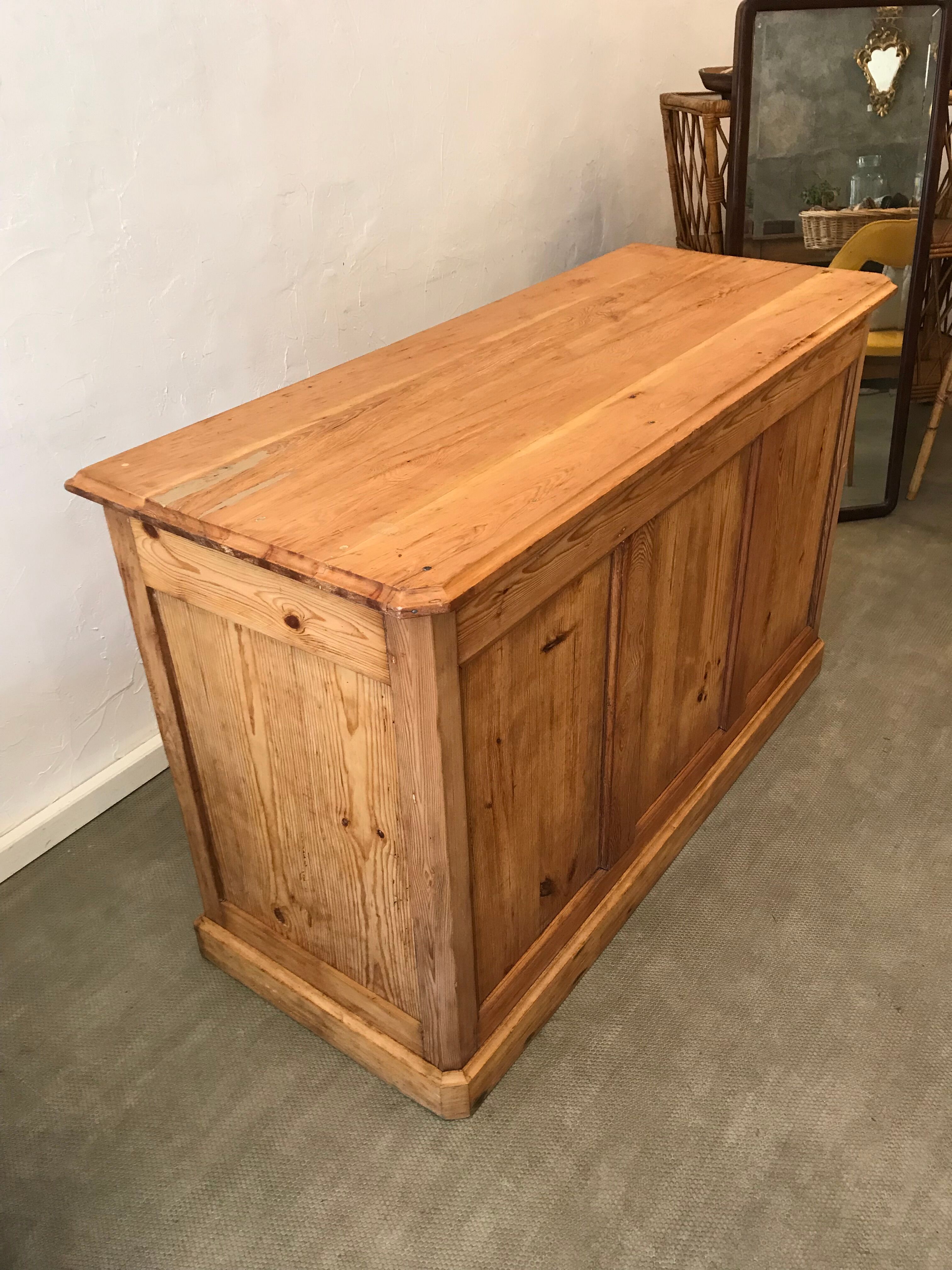 Double-sided grocer counter