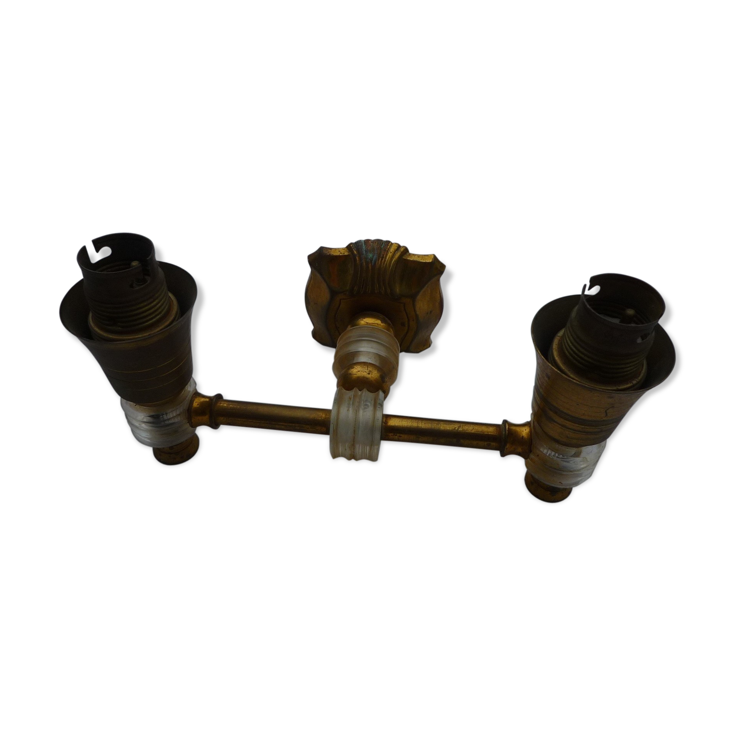 Apply two fires in gold metal and plexiglas 50