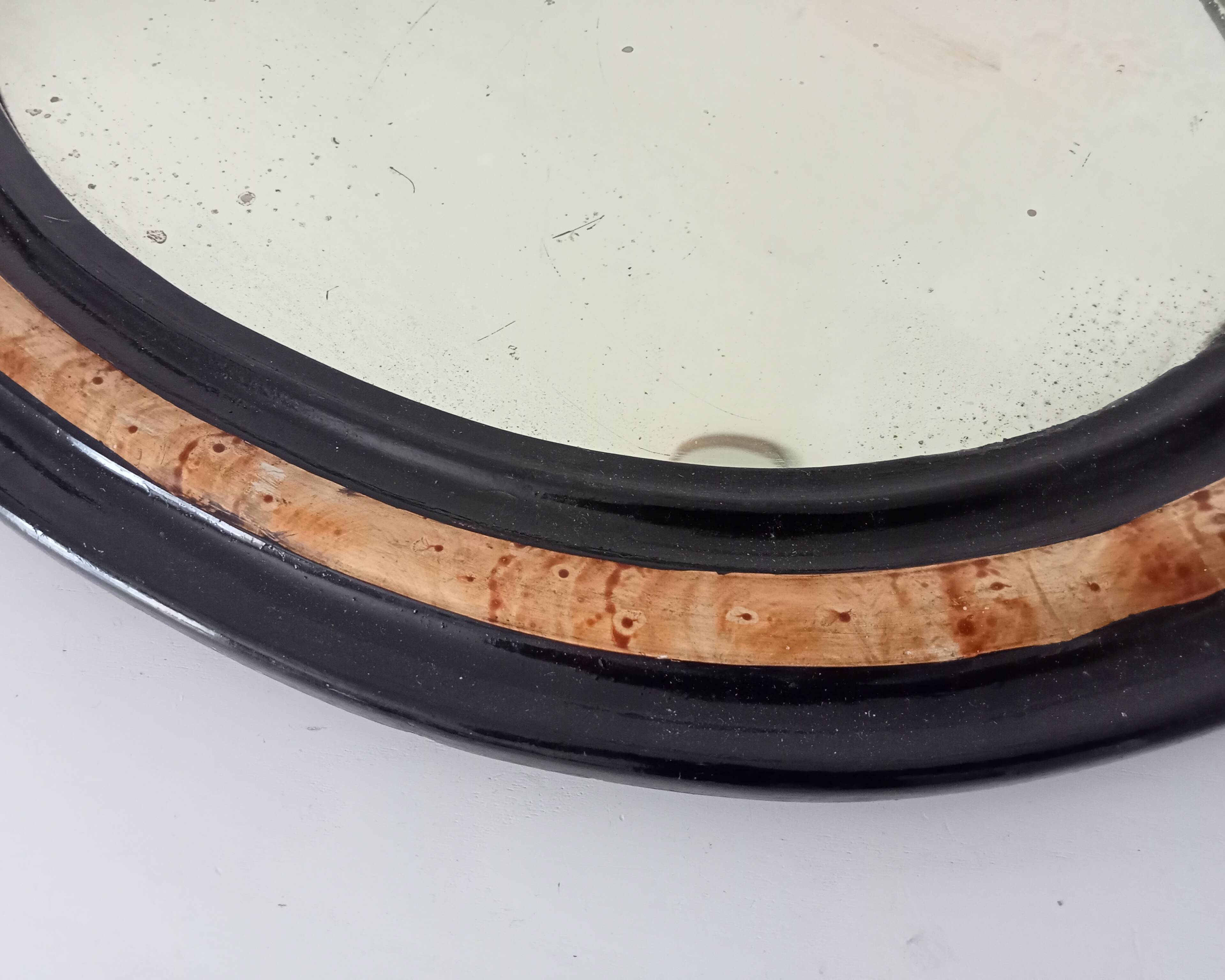 19th-century antique mirror in wood and stucco.