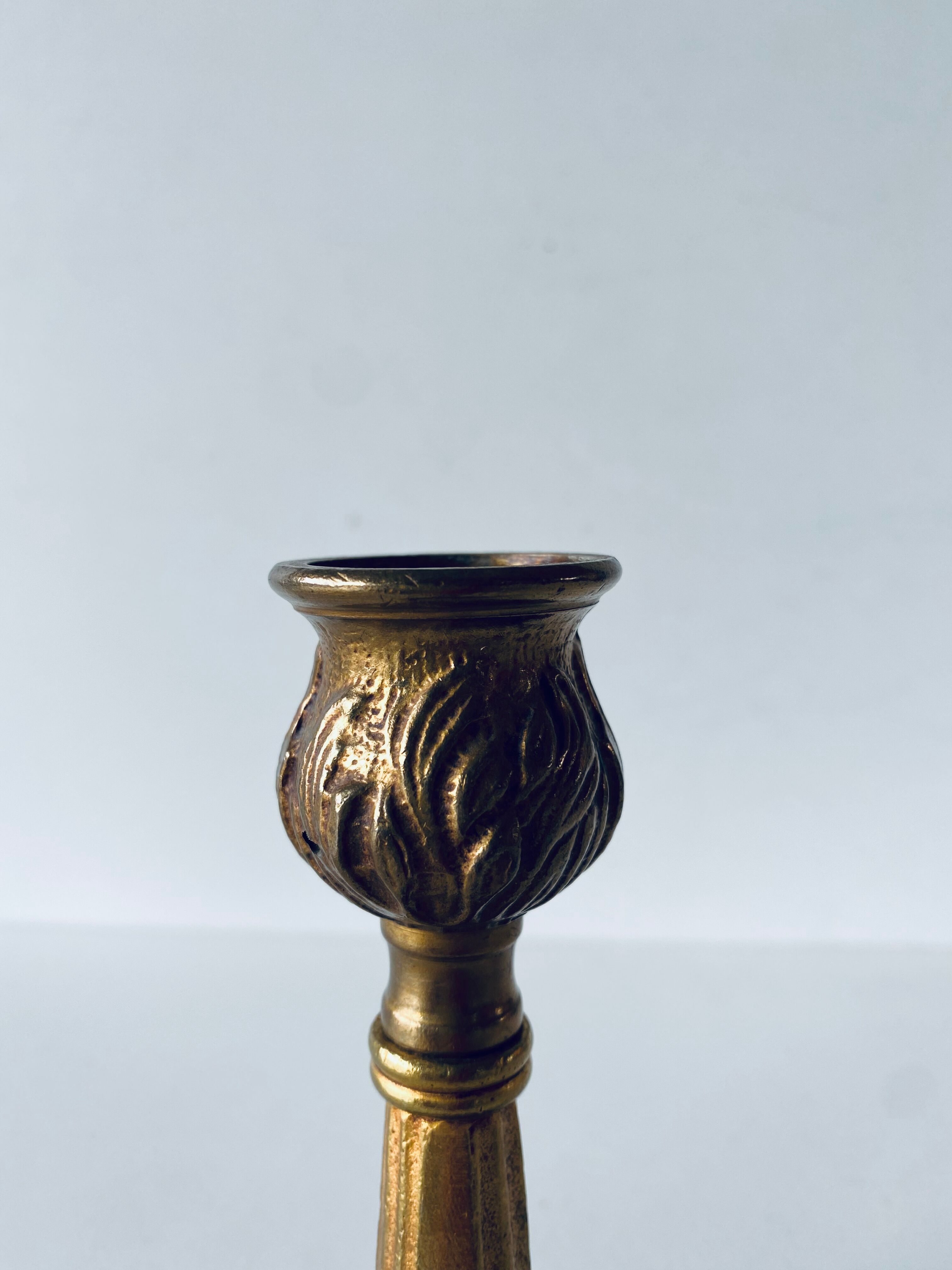 Bougeoir classique ancien en bronze doré
