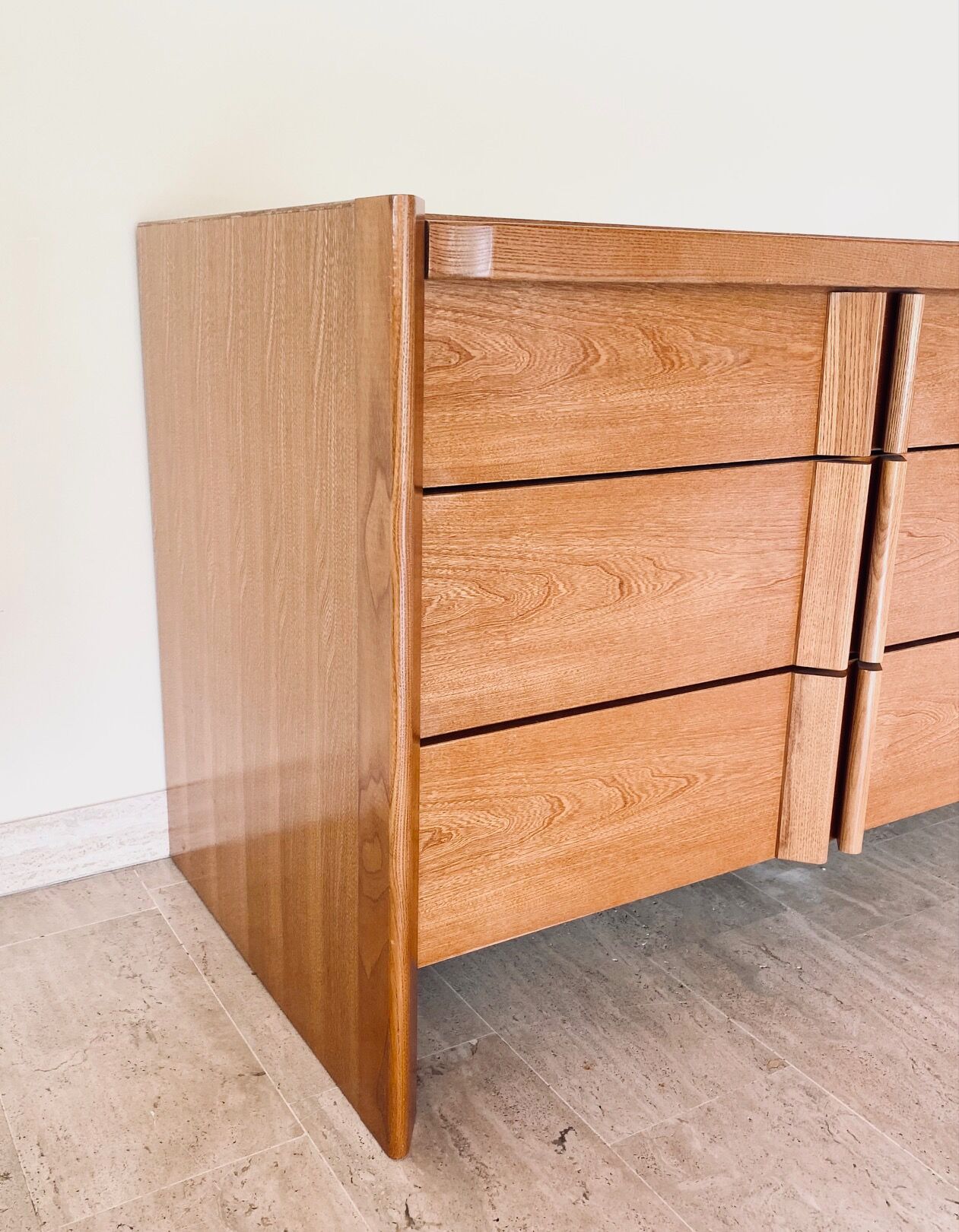 Commode moderniste années 70/80 en merisier plaqué