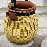 Sandstone and scoubidou potiche